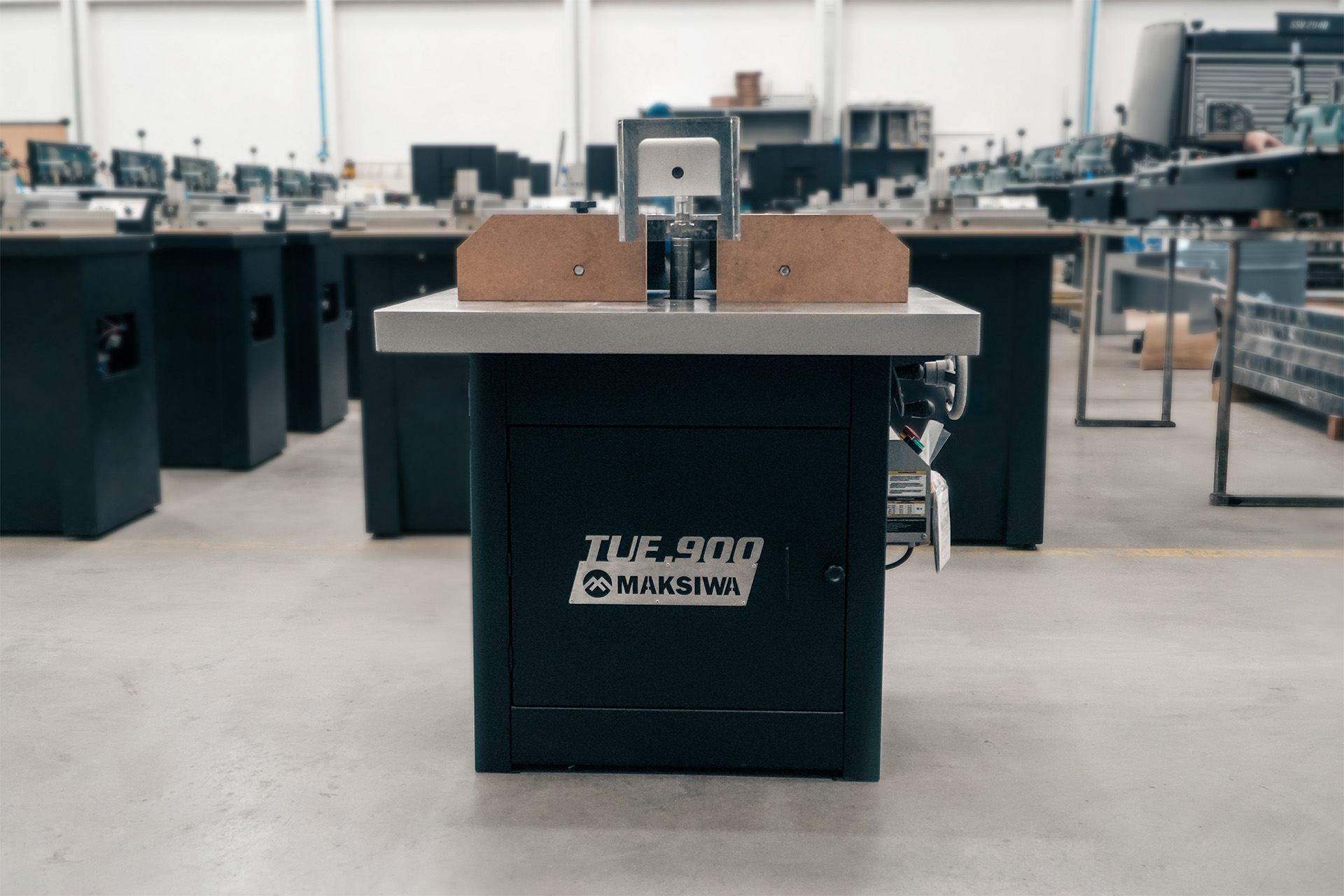 Banner - TUE 900 - 1